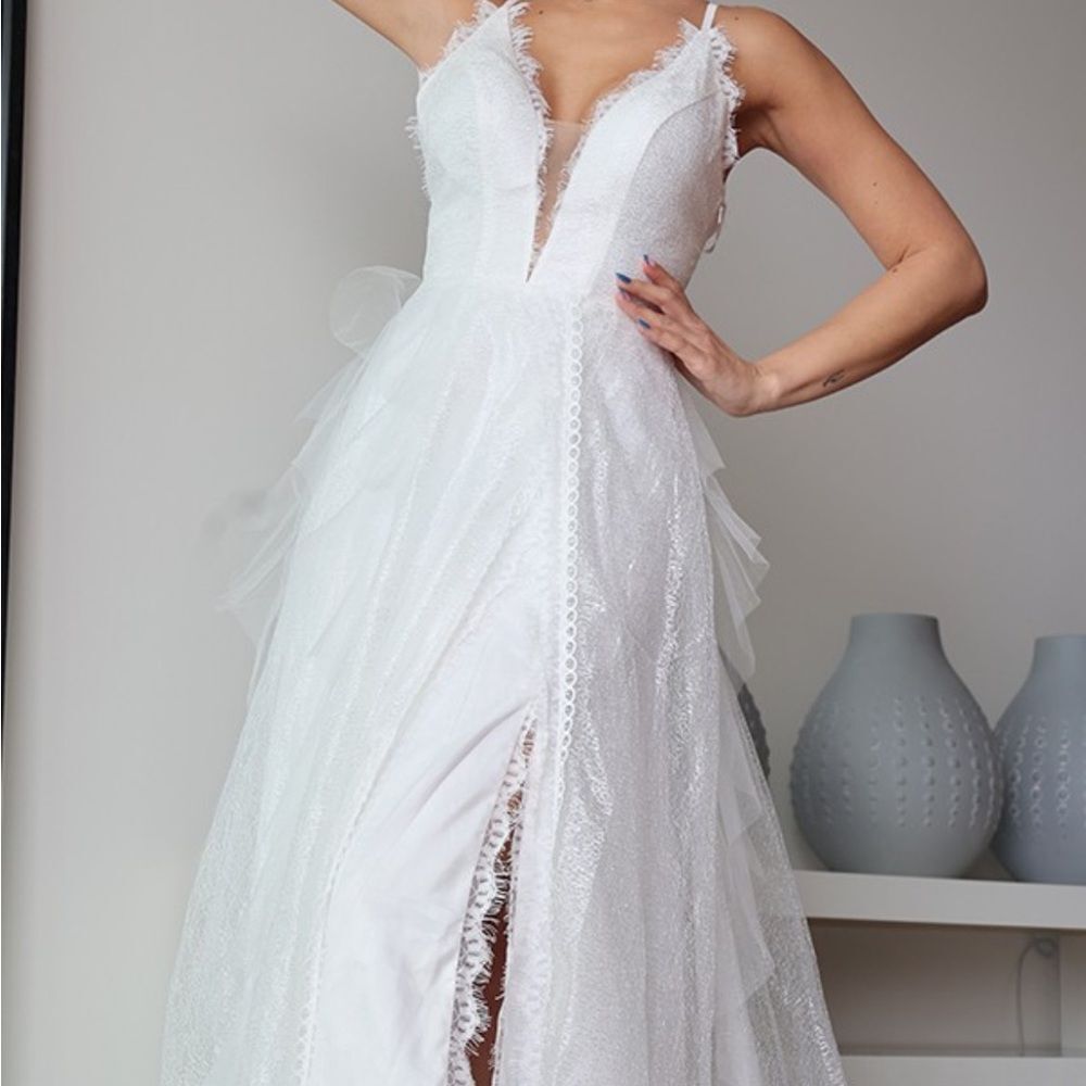 Hebeos White Embellished lace tulle Wedding Gown